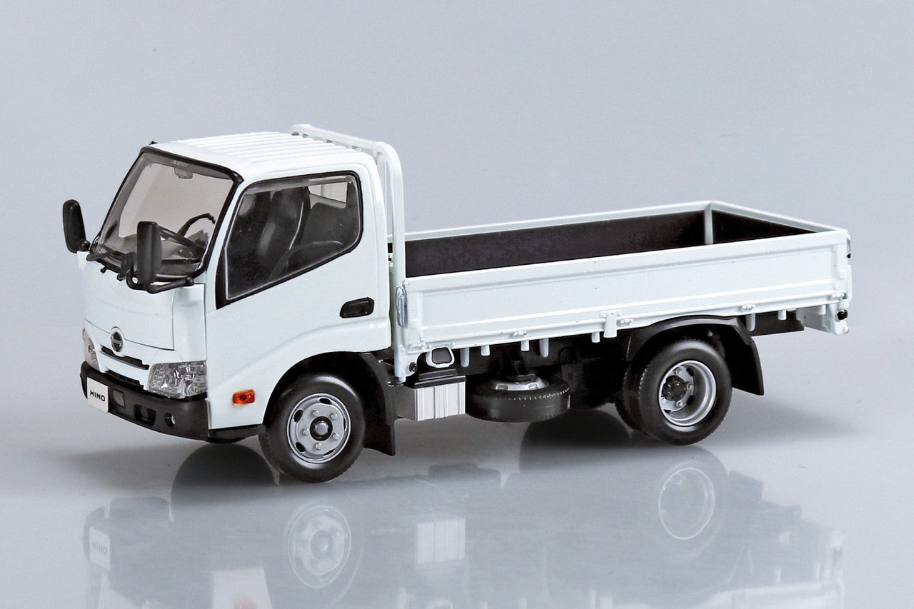 Hino Dutro Model Kit - White