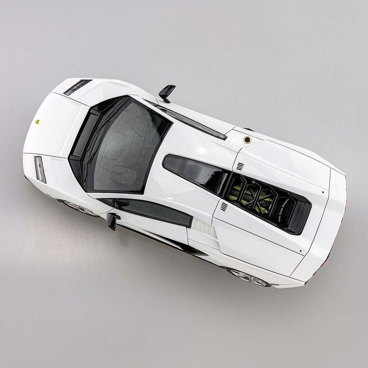 Lamborghini Countach LPI 800-4 Model Kit - White