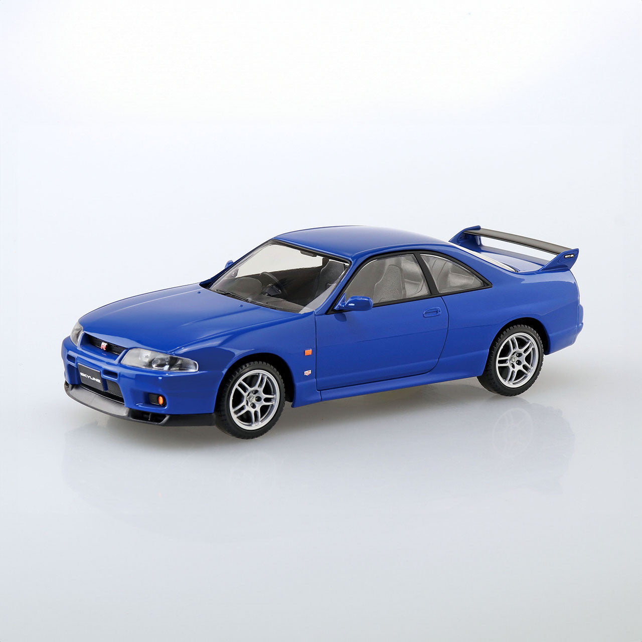 Nissan R33 GT-R Model Kit - Championship Blue